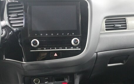 Mitsubishi Outlander III рестайлинг 3, 2021 год, 3 100 000 рублей, 15 фотография