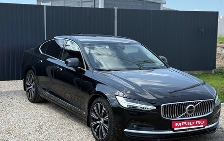 Volvo S90 II рестайлинг, 2021 год, 3 900 000 рублей, 2 фотография