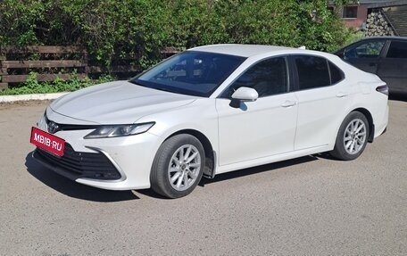 Toyota Camry, 2021 год, 2 050 000 рублей, 2 фотография