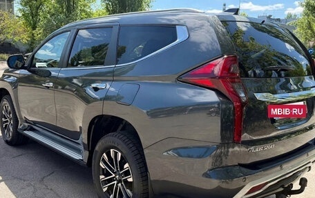 Mitsubishi Pajero Sport III рестайлинг, 2020 год, 2 580 000 рублей, 3 фотография