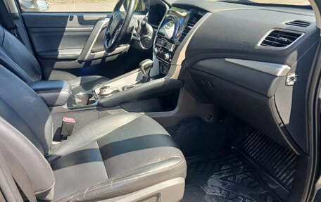 Mitsubishi Pajero Sport III рестайлинг, 2020 год, 2 580 000 рублей, 25 фотография