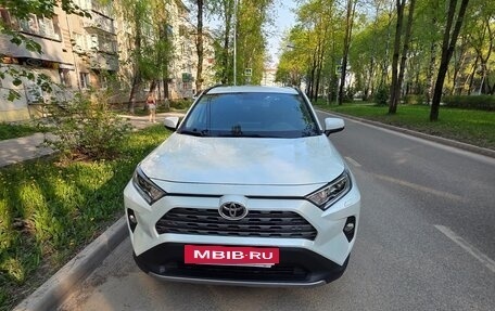 Toyota RAV4, 2022 год, 3 590 000 рублей, 7 фотография