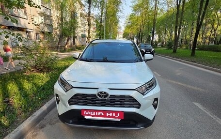 Toyota RAV4, 2022 год, 3 590 000 рублей, 9 фотография