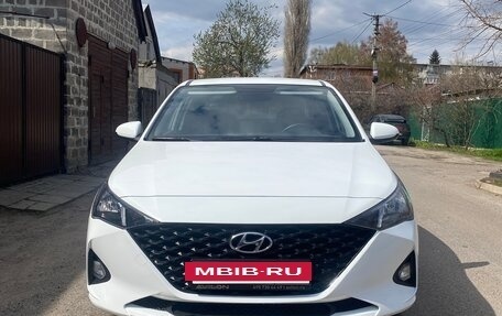 Hyundai Solaris II рестайлинг, 2020 год, 1 390 000 рублей, 2 фотография