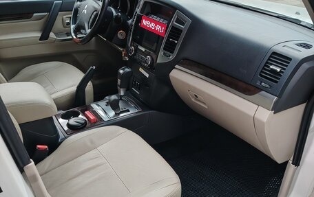Mitsubishi Pajero IV, 2019 год, 3 750 000 рублей, 13 фотография