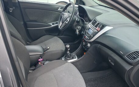 Hyundai Solaris II рестайлинг, 2012 год, 700 000 рублей, 3 фотография