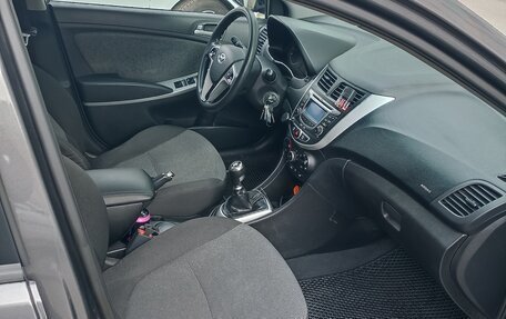 Hyundai Solaris II рестайлинг, 2012 год, 700 000 рублей, 4 фотография