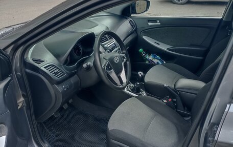 Hyundai Solaris II рестайлинг, 2012 год, 700 000 рублей, 5 фотография