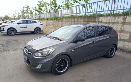 Hyundai Solaris II рестайлинг, 2012 год, 700 000 рублей, 12 фотография