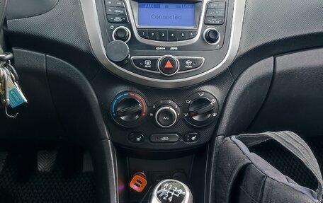 Hyundai Solaris II рестайлинг, 2012 год, 700 000 рублей, 15 фотография