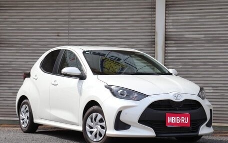 Toyota Yaris, 2022 год, 1 121 000 рублей, 1 фотография