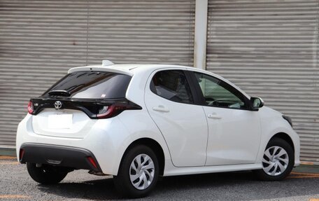 Toyota Yaris, 2022 год, 1 121 000 рублей, 4 фотография