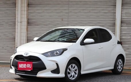 Toyota Yaris, 2022 год, 1 121 000 рублей, 3 фотография