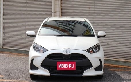 Toyota Yaris, 2022 год, 1 121 000 рублей, 2 фотография