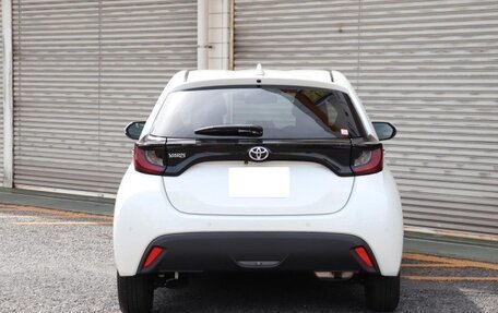 Toyota Yaris, 2022 год, 1 121 000 рублей, 5 фотография