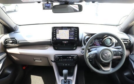 Toyota Yaris, 2022 год, 1 121 000 рублей, 9 фотография