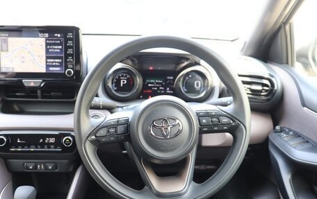 Toyota Yaris, 2022 год, 1 121 000 рублей, 10 фотография