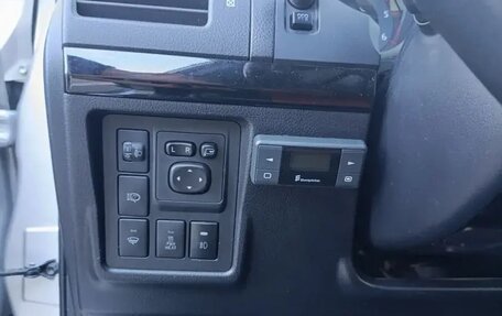 Toyota Land Cruiser Prado 150 рестайлинг 2, 2014 год, 3 990 000 рублей, 19 фотография