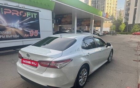 Toyota Camry, 2022 год, 3 200 000 рублей, 6 фотография