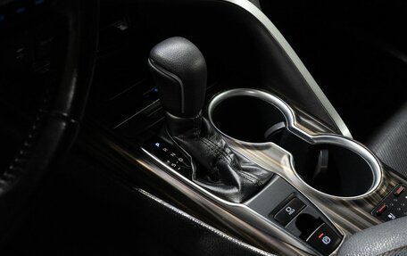 Toyota Camry, 2018 год, 2 890 000 рублей, 11 фотография