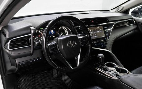 Toyota Camry, 2018 год, 2 890 000 рублей, 10 фотография