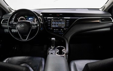 Toyota Camry, 2018 год, 2 890 000 рублей, 21 фотография