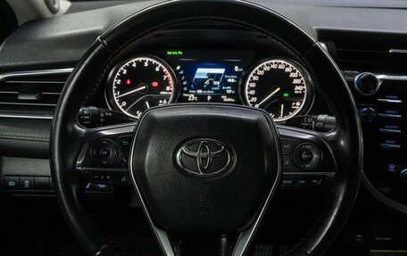 Toyota Camry, 2018 год, 2 890 000 рублей, 22 фотография