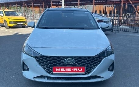 Hyundai Solaris II рестайлинг, 2021 год, 1 050 000 рублей, 1 фотография