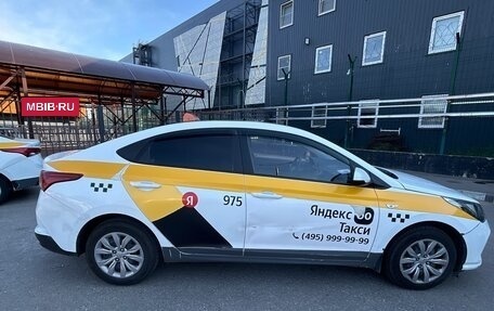 Hyundai Solaris II рестайлинг, 2021 год, 1 050 000 рублей, 4 фотография