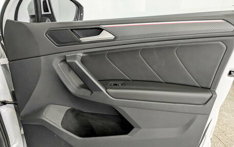 Volkswagen Tiguan II, 2021 год, 3 615 000 рублей, 28 фотография