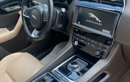 Jaguar F-Pace, 2018 год, 2 334 000 рублей, 16 фотография