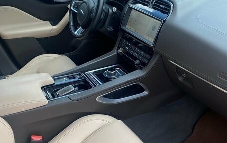 Jaguar F-Pace, 2018 год, 2 334 000 рублей, 15 фотография