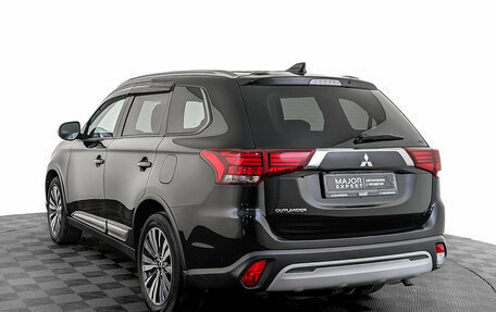 Mitsubishi Outlander III рестайлинг 3, 2020 год, 2 790 000 рублей, 7 фотография