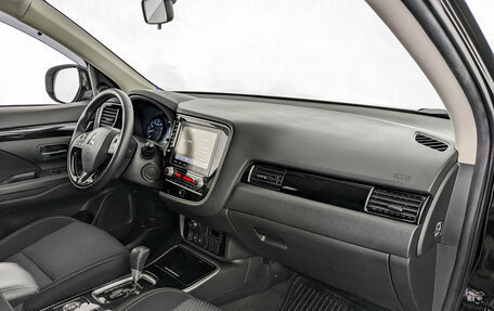 Mitsubishi Outlander III рестайлинг 3, 2020 год, 2 790 000 рублей, 12 фотография