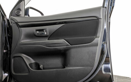 Mitsubishi Outlander III рестайлинг 3, 2020 год, 2 790 000 рублей, 26 фотография