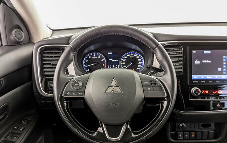 Mitsubishi Outlander III рестайлинг 3, 2020 год, 2 790 000 рублей, 23 фотография