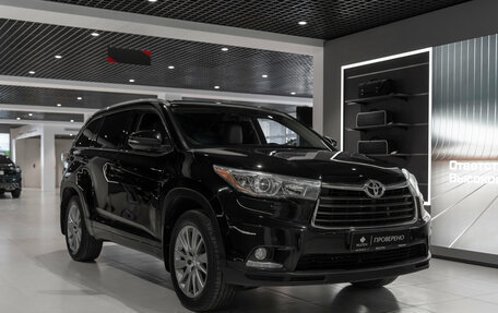 Toyota Highlander III, 2014 год, 2 645 000 рублей, 2 фотография