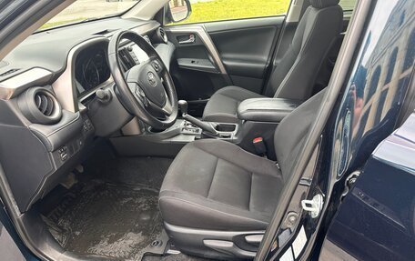 Toyota RAV4, 2018 год, 2 680 000 рублей, 10 фотография