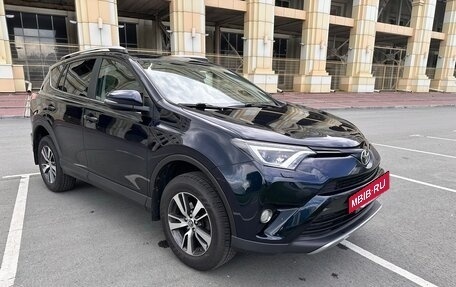 Toyota RAV4, 2018 год, 2 680 000 рублей, 8 фотография