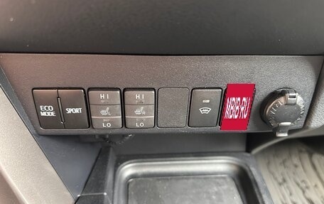 Toyota RAV4, 2018 год, 2 680 000 рублей, 15 фотография