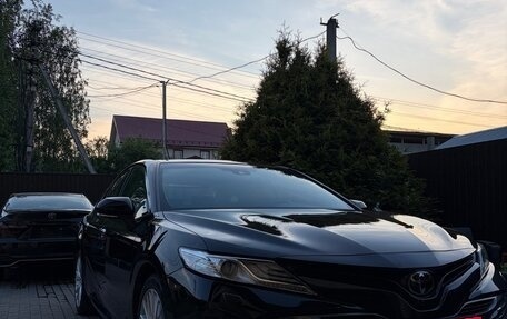 Toyota Camry, 2019 год, 2 850 000 рублей, 2 фотография
