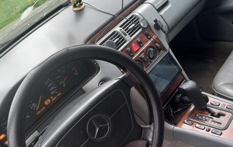 Mercedes-Benz E-Класс, 1998 год, 210 000 рублей, 4 фотография