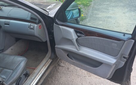 Mercedes-Benz E-Класс, 1998 год, 210 000 рублей, 11 фотография