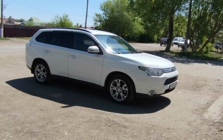 Mitsubishi Outlander III рестайлинг 3, 2014 год, 1 900 000 рублей, 4 фотография