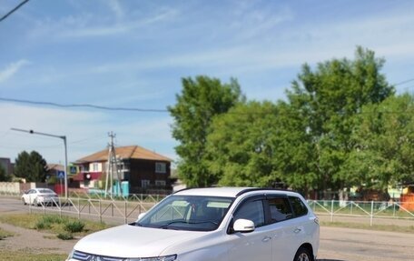 Mitsubishi Outlander III рестайлинг 3, 2014 год, 1 900 000 рублей, 3 фотография