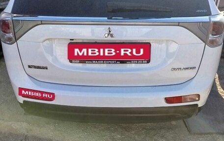 Mitsubishi Outlander III рестайлинг 3, 2014 год, 1 900 000 рублей, 6 фотография