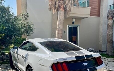 Ford Mustang VI рестайлинг, 2016 год, 1 400 000 рублей, 2 фотография