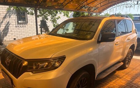 Toyota Land Cruiser Prado 150 рестайлинг 2, 2020 год, 4 900 000 рублей, 5 фотография