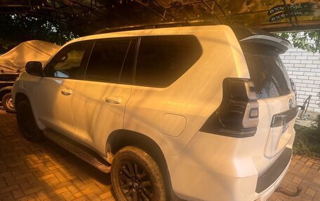 Toyota Land Cruiser Prado 150 рестайлинг 2, 2020 год, 4 900 000 рублей, 6 фотография