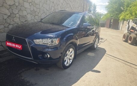 Mitsubishi Outlander III рестайлинг 3, 2011 год, 1 350 000 рублей, 1 фотография